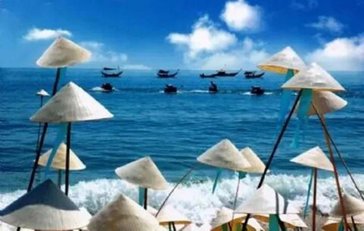 Nội dung: Mùa hè đang đầy vui vẻ với những xu hướng mới, và Huda Ice Twist đang chinh